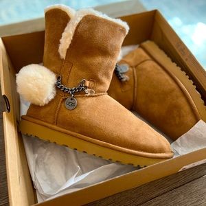 UGG Classic Short Charm Boots - size 8